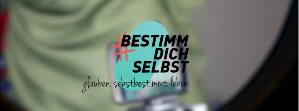 Ausschnitt aus einem Video mit dem Logo des Videoprojekts „Lebensentwürfe muslimischer Frauen und Mädchen“.