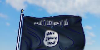 Eine schwarze Flagge mit weißen arabischen Buchstaben darauf